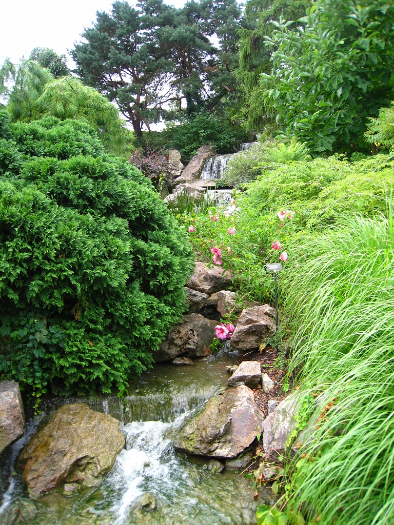 Botanical Gardens 2010 0230.jpg - The Chicago Botanic Gardens. Wear comfortable shoes, and be prepared to enjoy the landscape for a day.